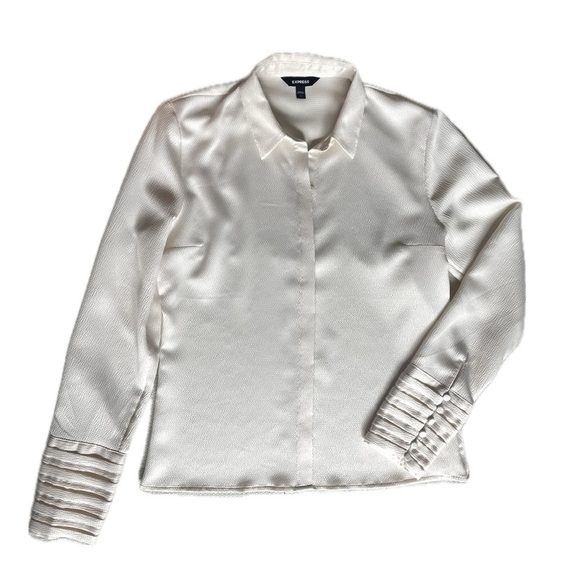 Women’s Express Cream Button down Size XS/Small - Picture 1 of 9